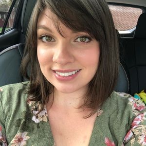 Meet your Posher, Caitlin